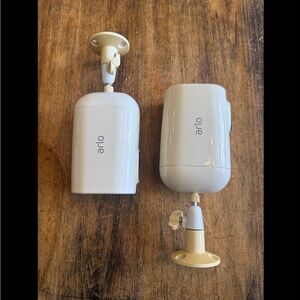 2 Arlo Essential Spotlight Wireless Indoor/Outdoor Cameras Working!
